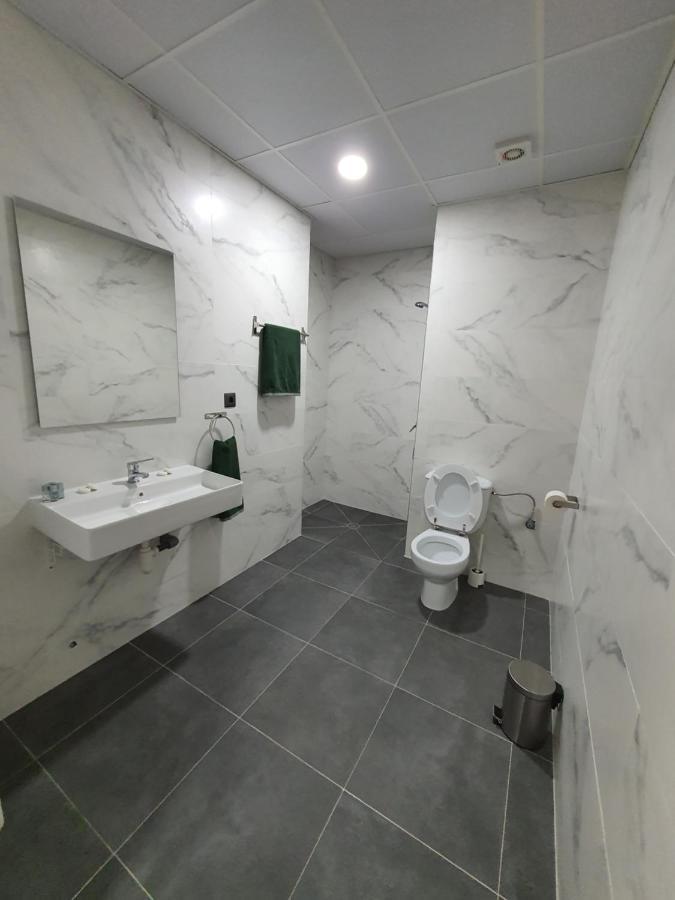 Cv33 Ostatua Hotel Bilbao Esterno foto